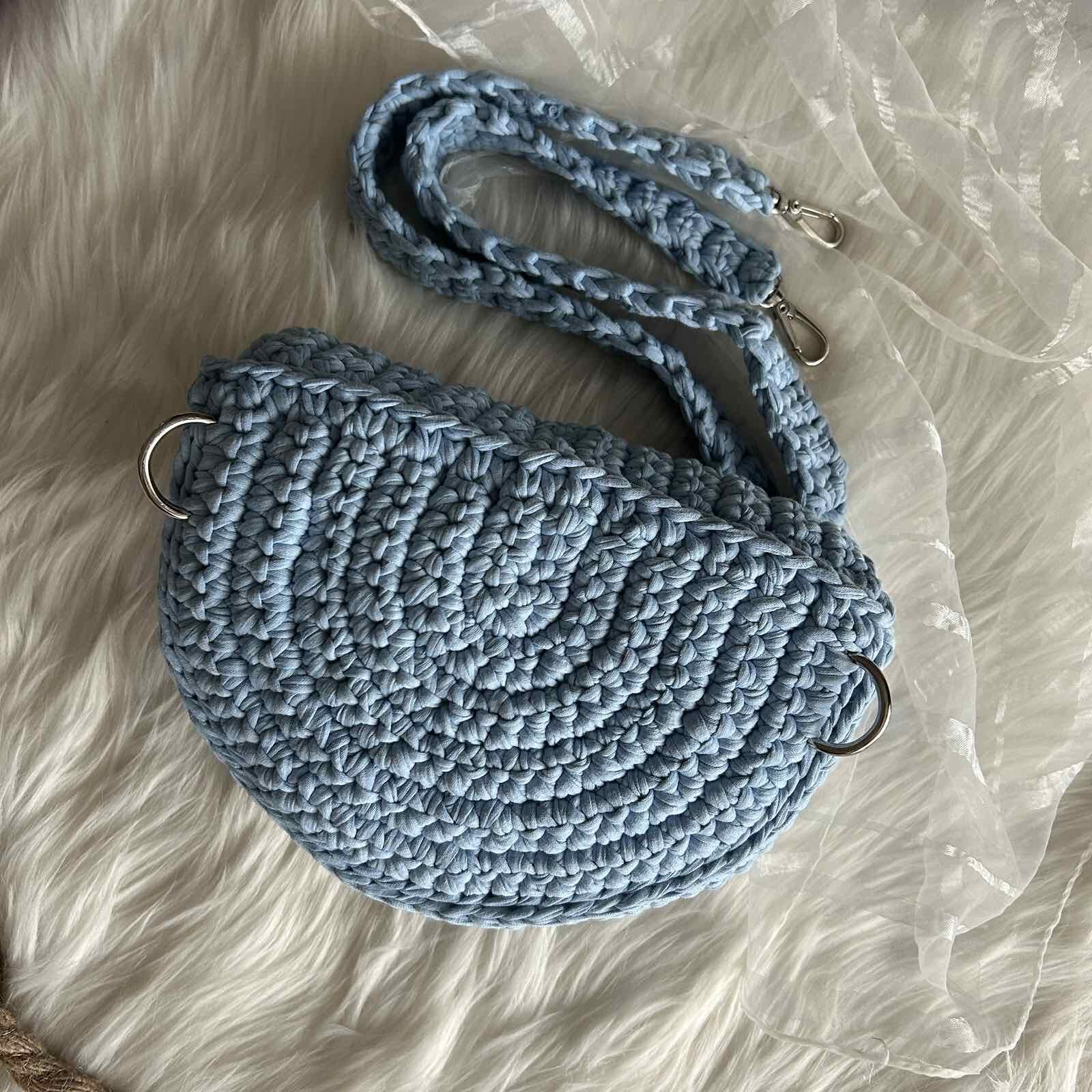 torebka na szydełku moon bag błekit