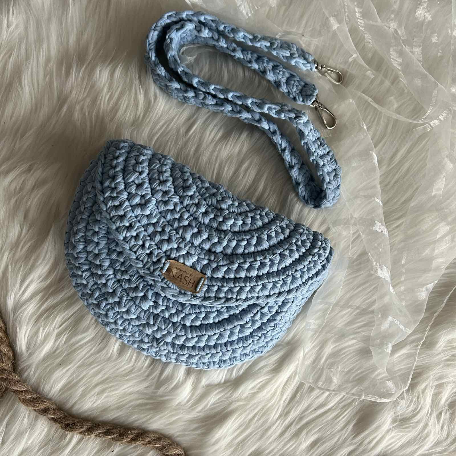 torebka na szydełku moon bag błekit