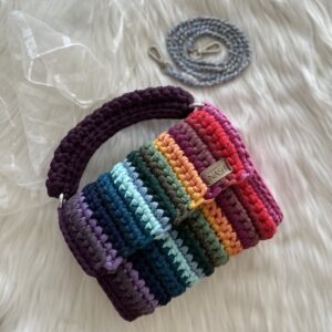 torebka na szydełku kuferek classic tęcza